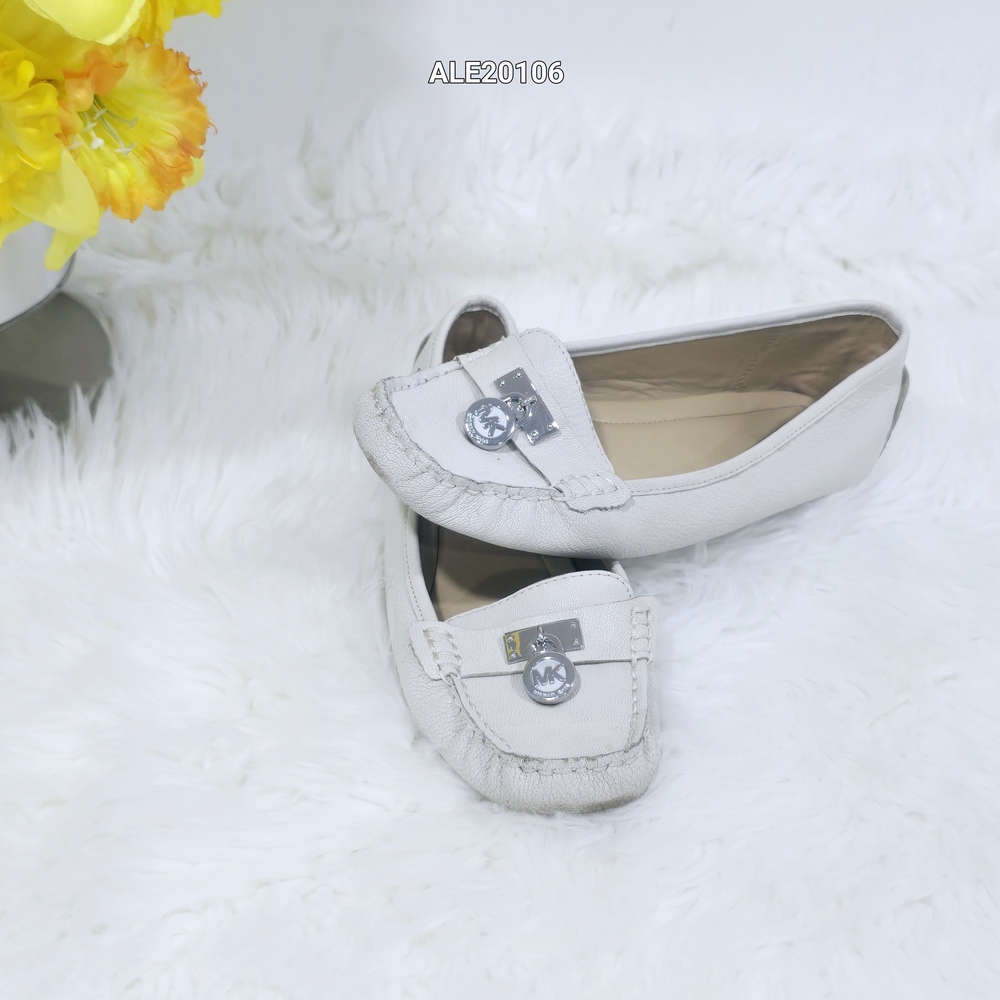 Michael Kors Mocassines Hamilton Cream whith Logo MK Size 8.5M